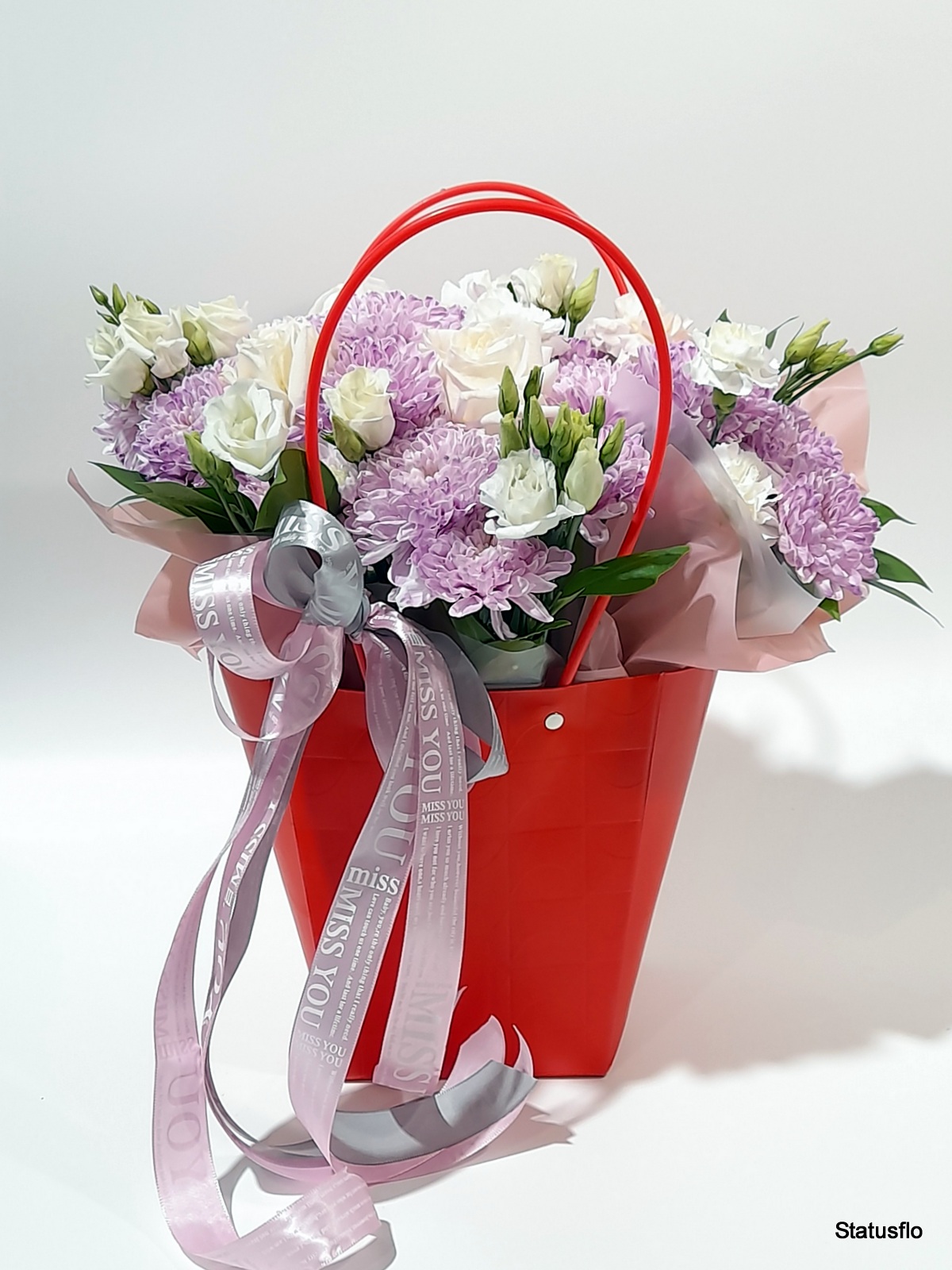 Композиция цветов в сумочке.(№8)