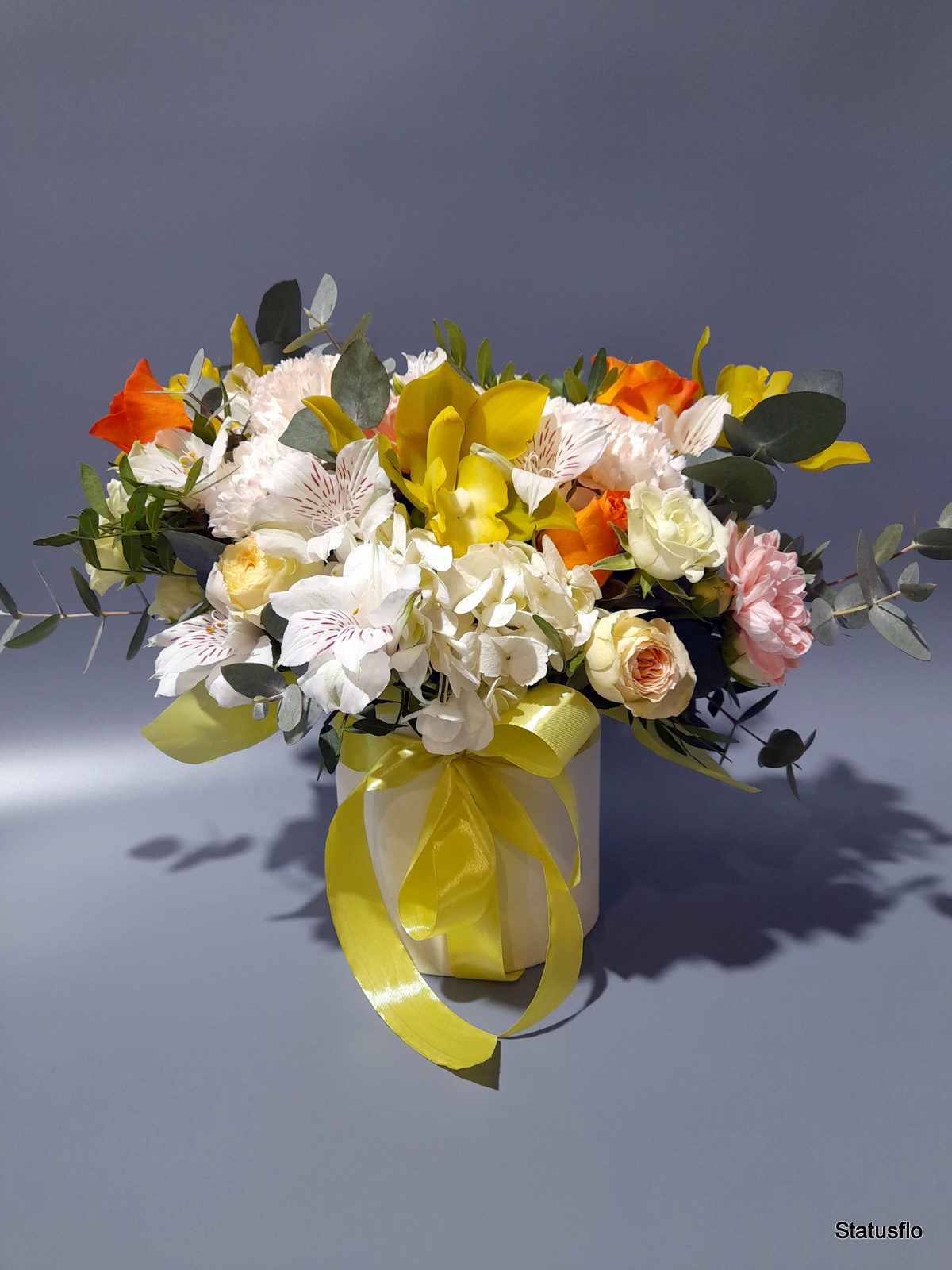 Композиция цветов в коробке.(№3)