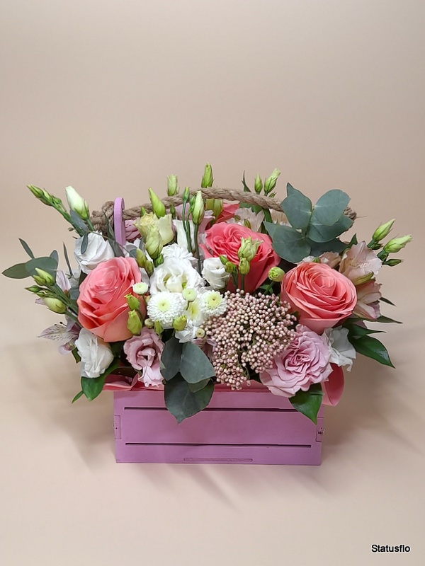 Композиция цветов в корзине.(№5)