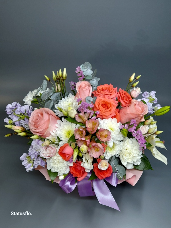 Композиция цветов в коробке.(№18)