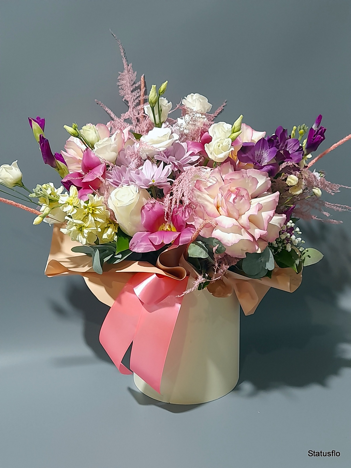 Композиция цветов в коробке.(№2)