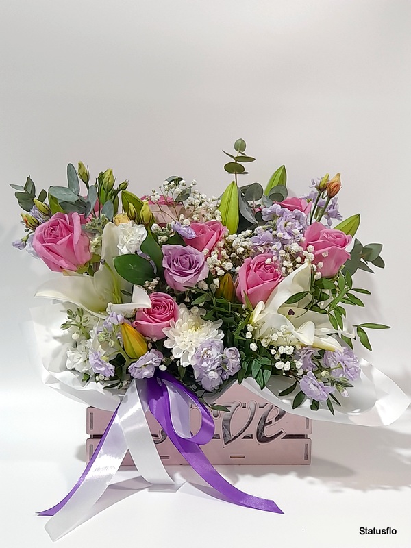 Композиция цветов в корзине.(Love)