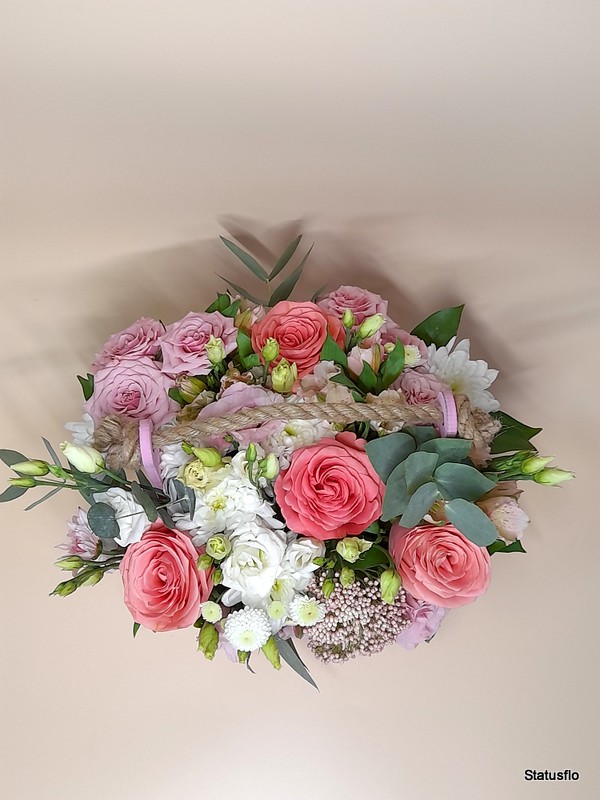 Композиция цветов в корзине.(№5)