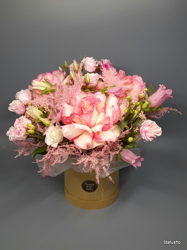 Композиция цветов в коробке.(№11)