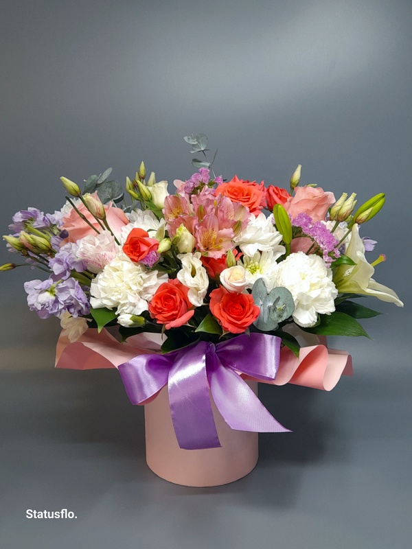 Композиция цветов в коробке.(№18)