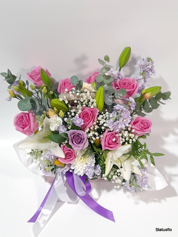 Композиция цветов в корзине.(Love)