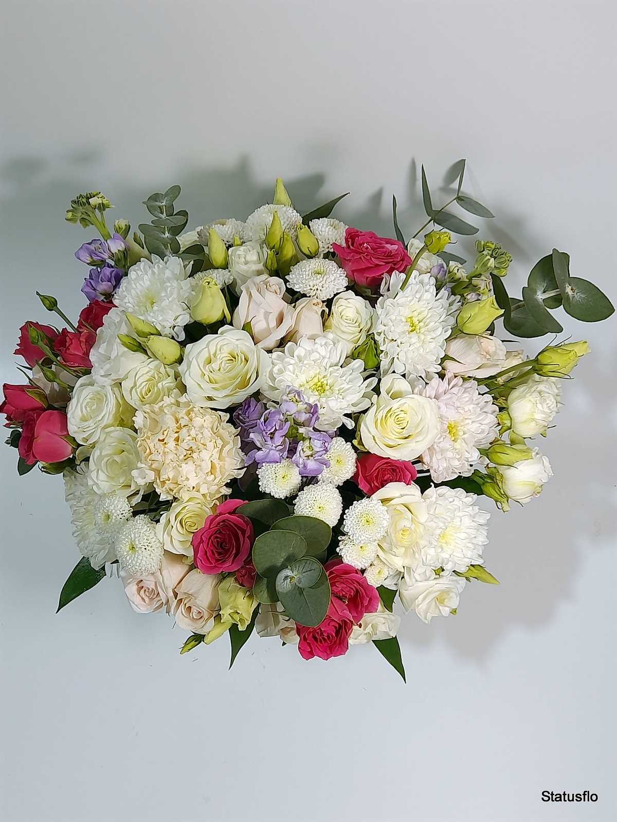 Композиция цветов в коробке.(Свежая нежность.)