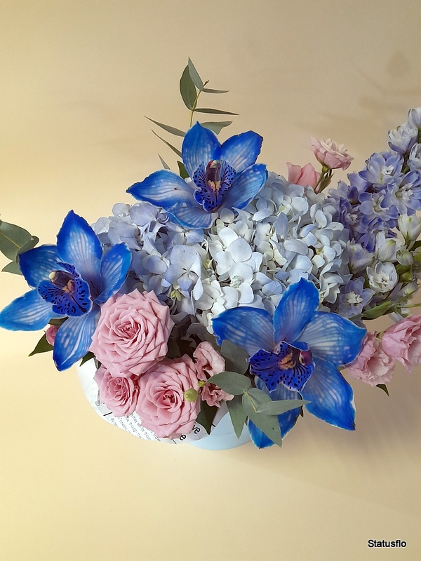 Композиция цветов в коробке.(№6)