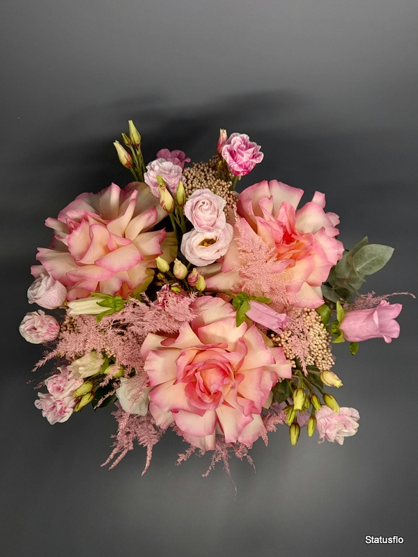 Композиция цветов в коробке.(№11)