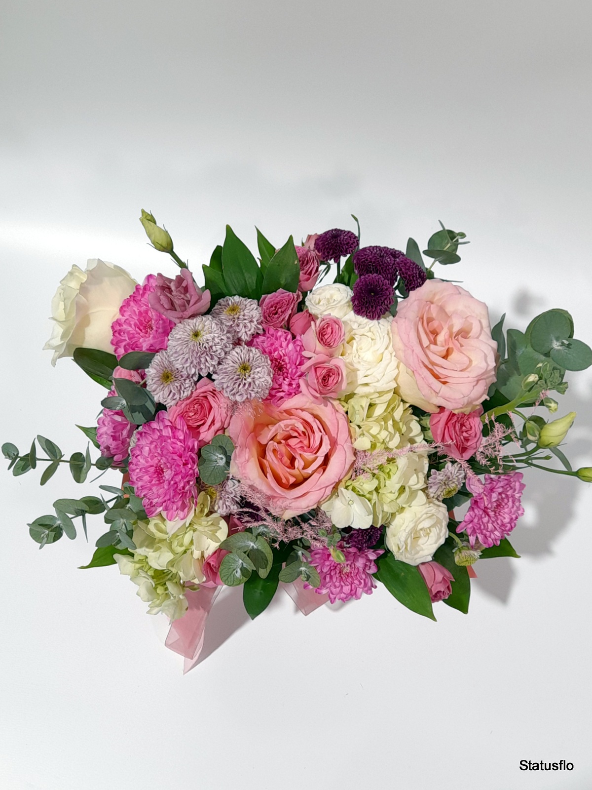 Композиция цветов в коробке.(№4)