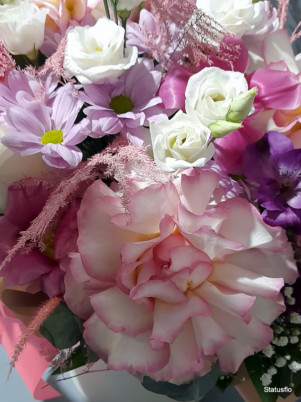 Композиция цветов в коробке.(№2)