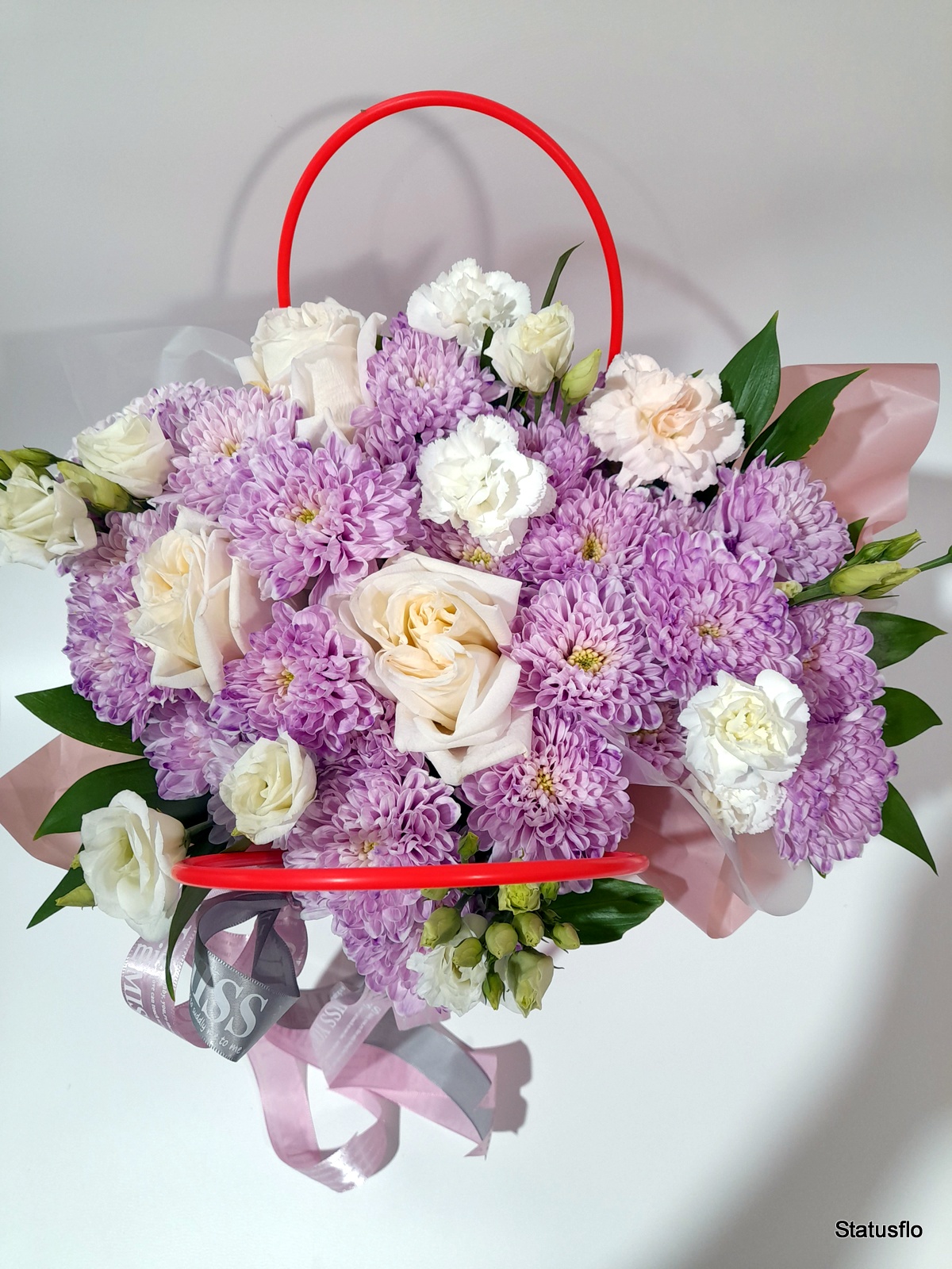 Композиция цветов в сумочке.(№8)