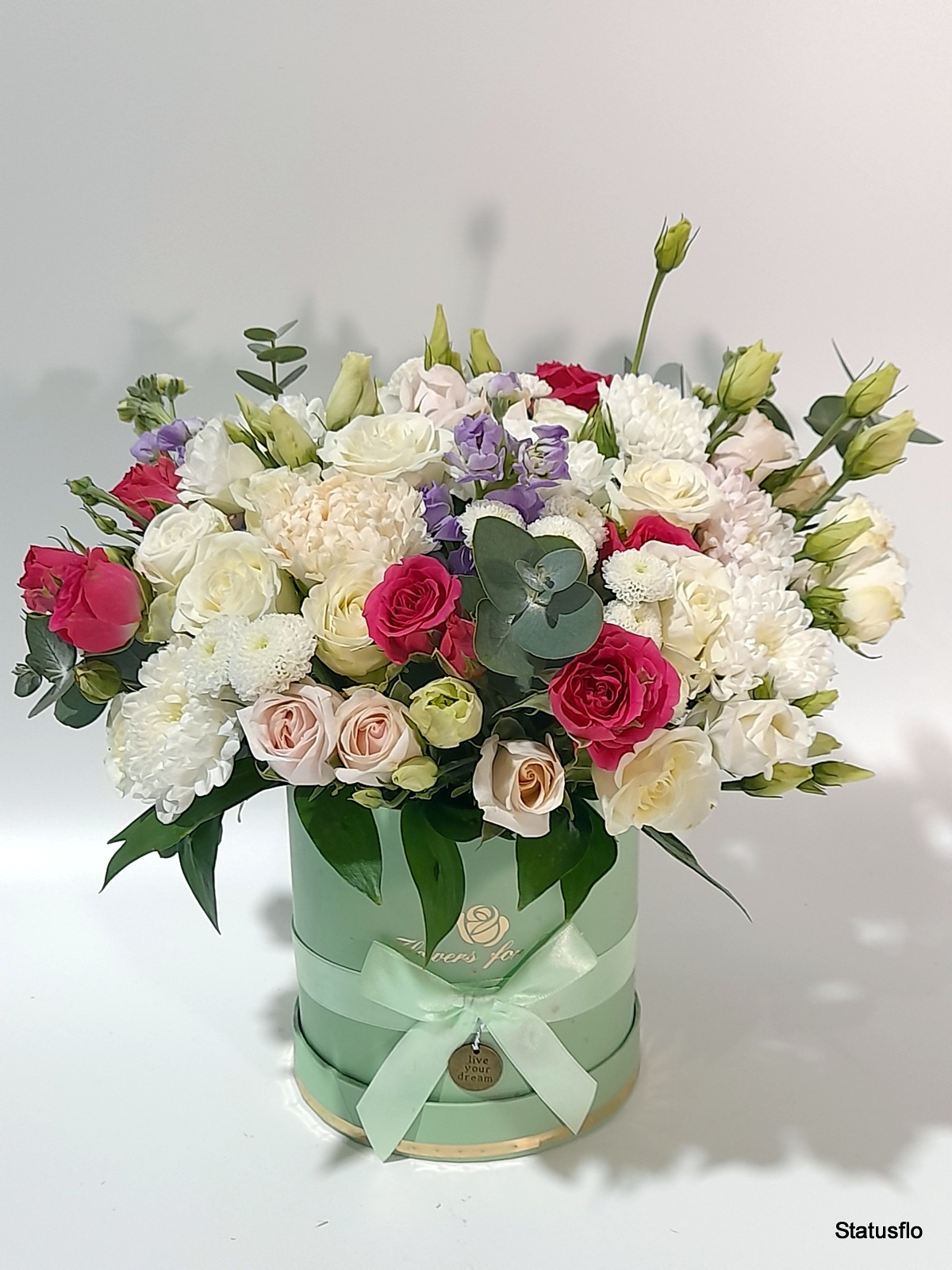 Композиция цветов в коробке.(Свежая нежность.)