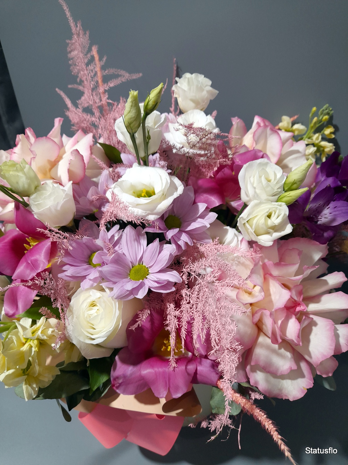 Композиция цветов в коробке.(№2)