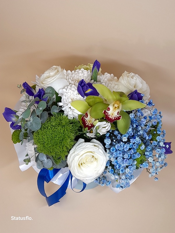 Композиция цветов в коробке.(№14)