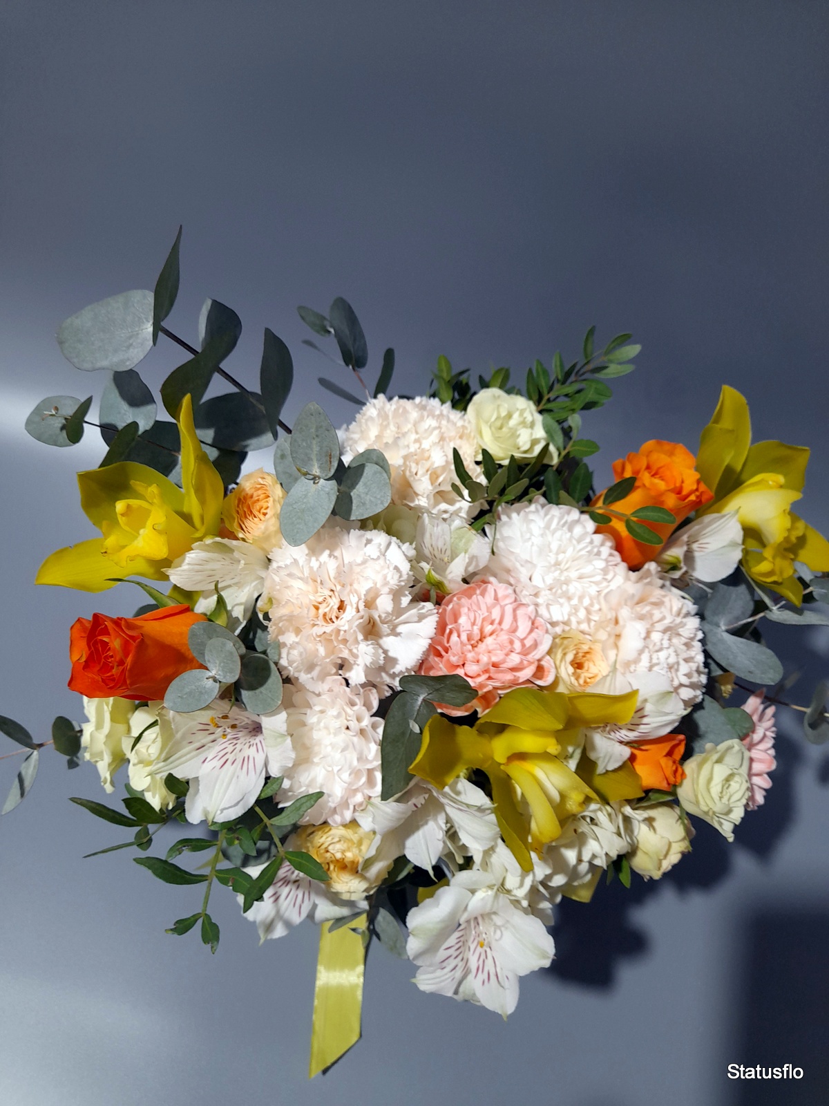 Композиция цветов в коробке.(№3)