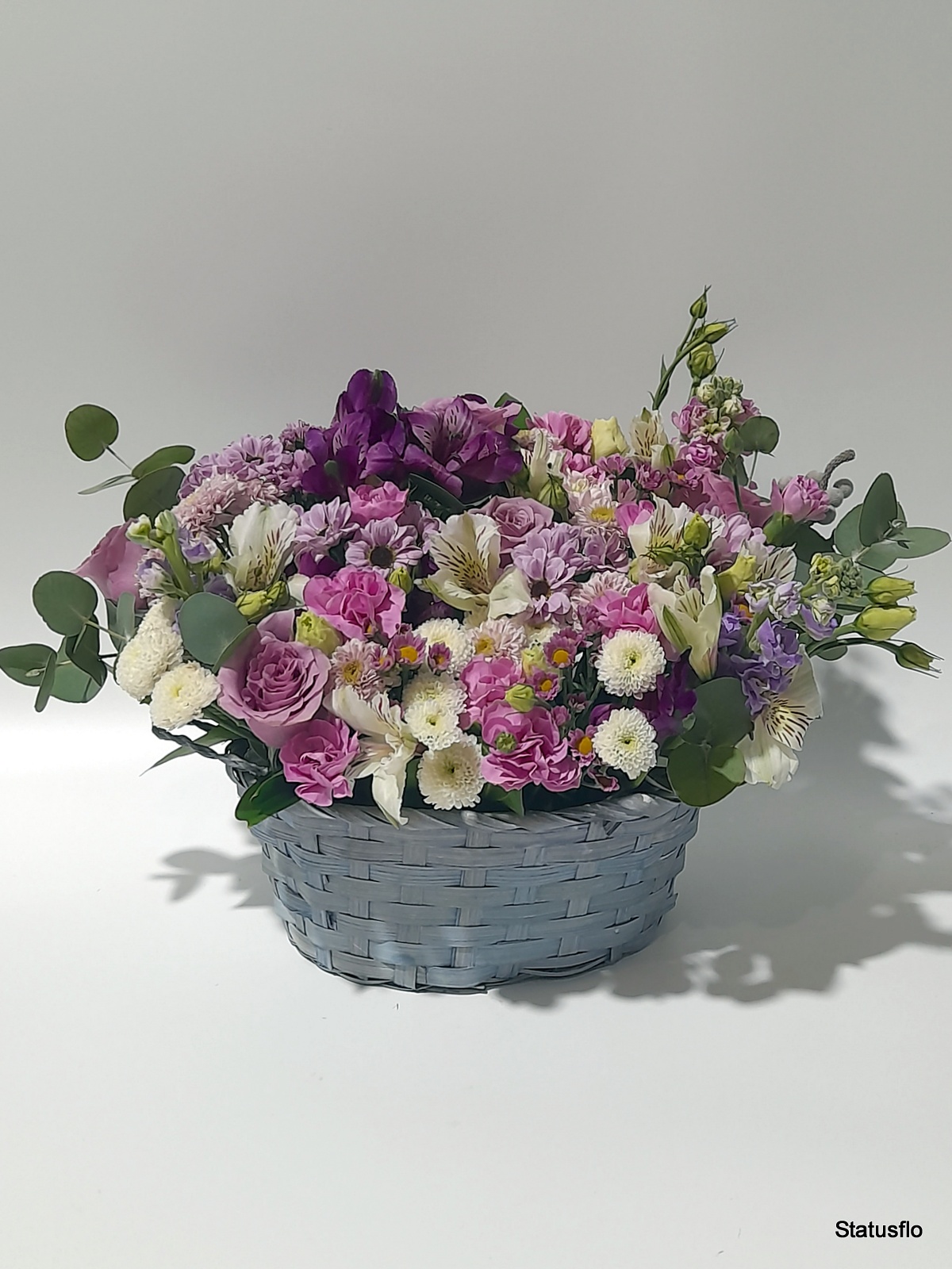 Композиция цветов в корзине.(№2)