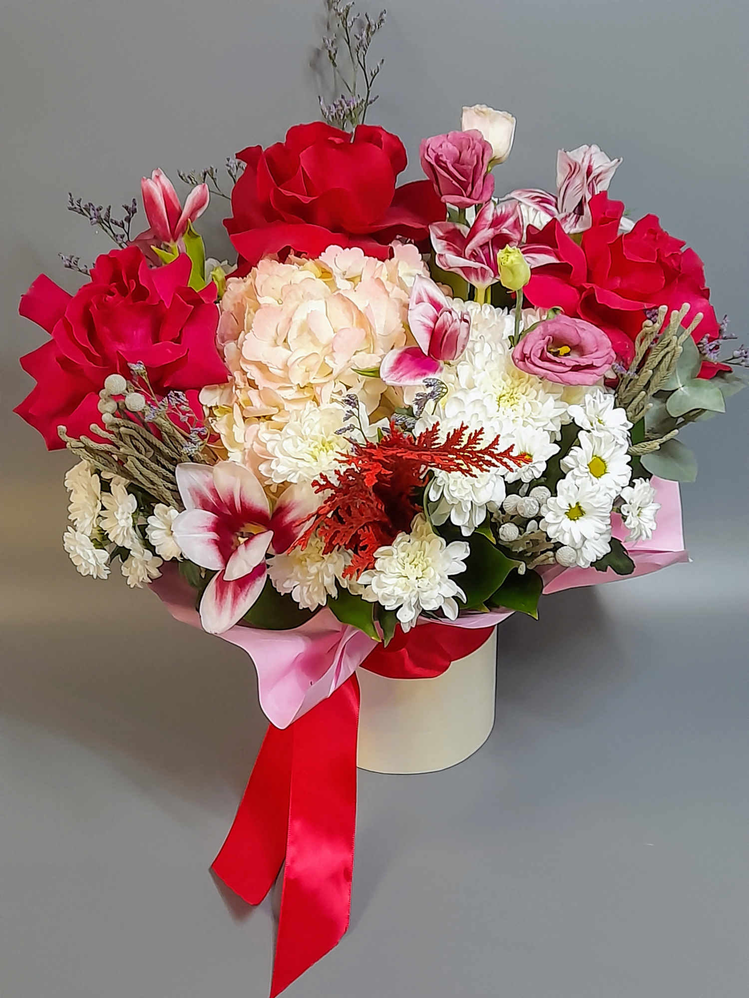 Композиция цветов в коробке (10)