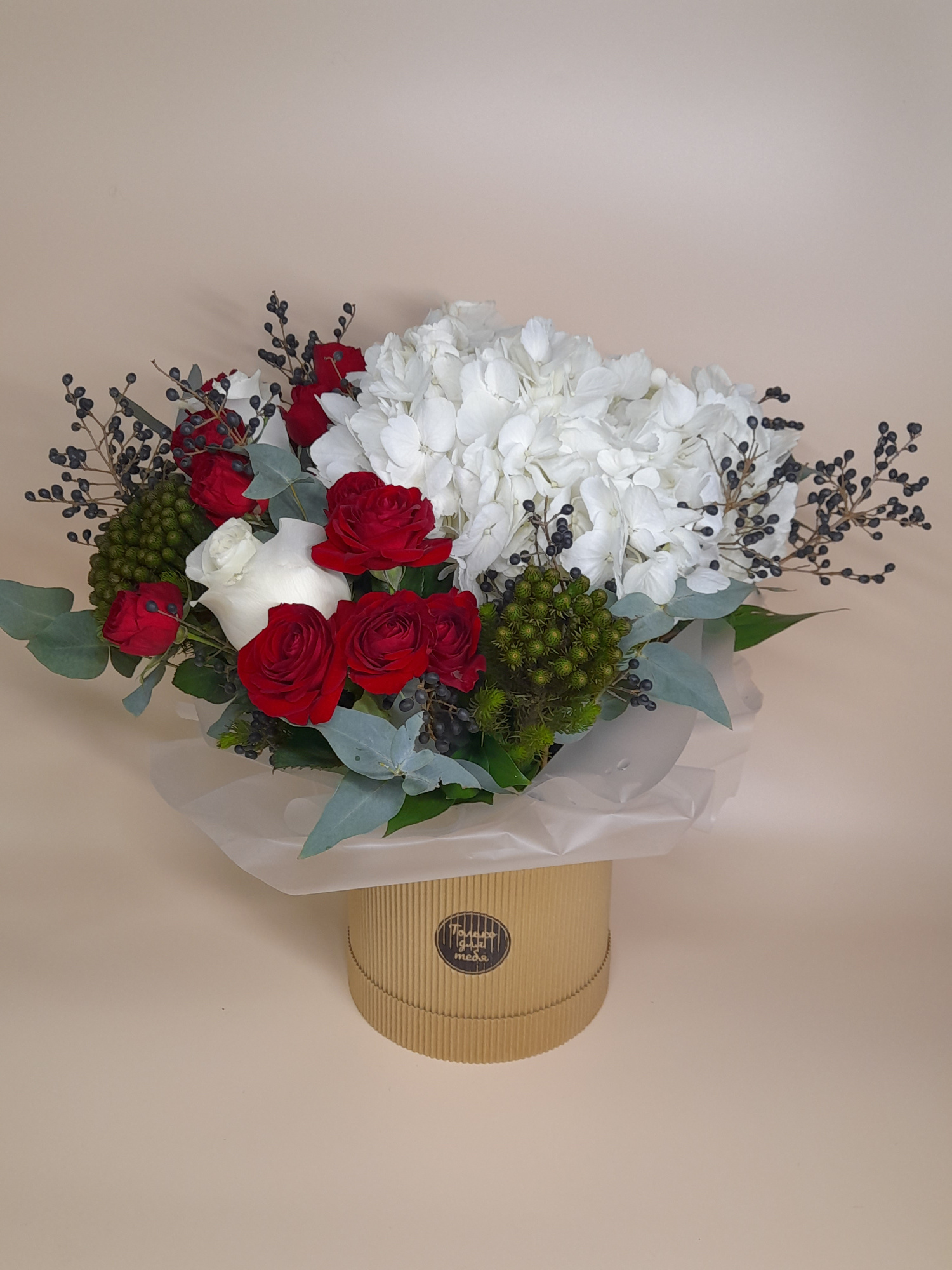 Композиция цветов в коробке (8)